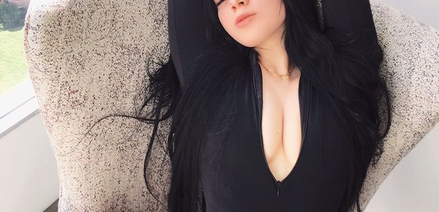 Model - EmilyPrada feet