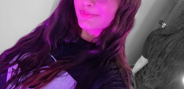 Model - Jasmin Simmons dedos