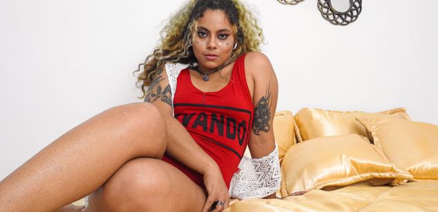 Model - Roxanne  alternative