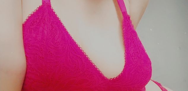 Model - RealDeeDeeLynn piercings