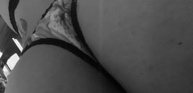 Model - MissChuwie feet