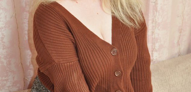 Model - GloriaShy masturbation