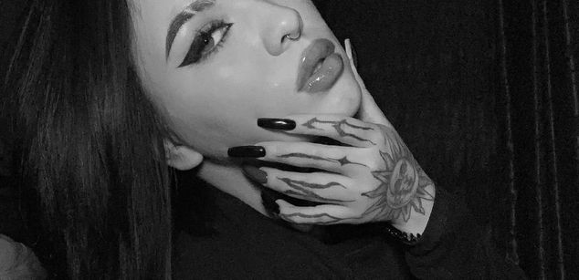 Model - Nicole__Rich bigass