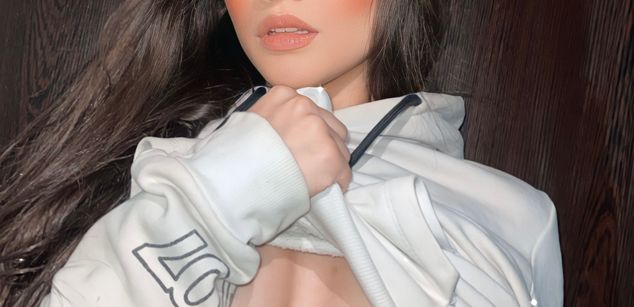 Model - Stefanny Unu fingering