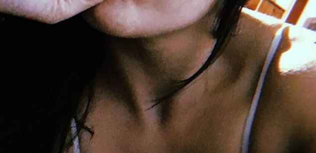 Model - MissChuwie feet