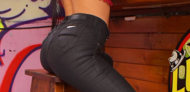 Model - HayleyBaroni brunette