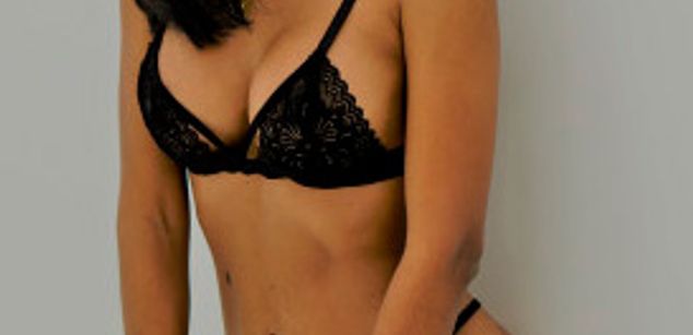 Model - zara bigboobs