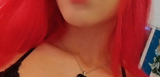 Model - Honey bxby fingering