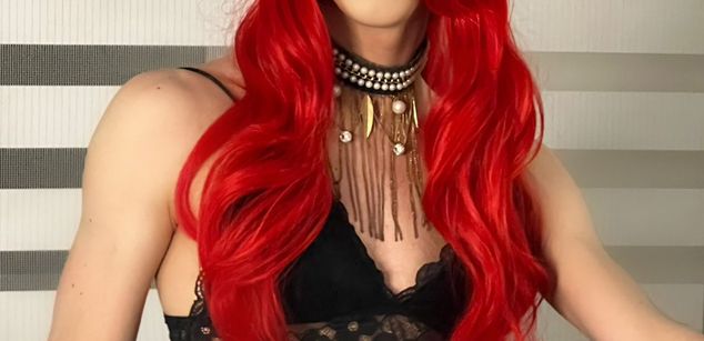 Model - Fallon Brown latina