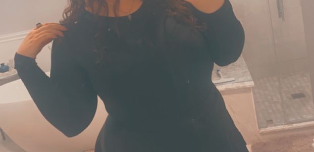 Model - HeyItsLiz masturbation