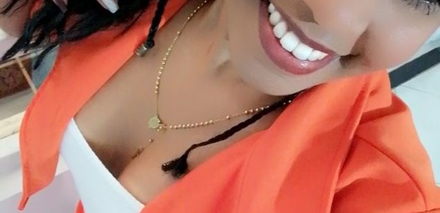 Model - DayannaMulatica extrovertida