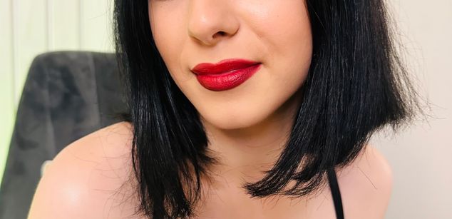 Model - MoniqueHills brunette