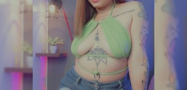 Model - Valerie Saenz feet