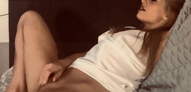 Model - LoraliLynn sph