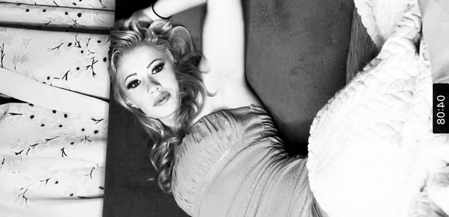 Model - LoraliLynn sph