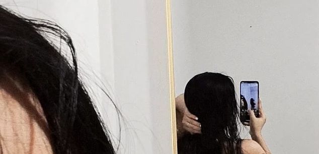 Model - Pamela10 pies