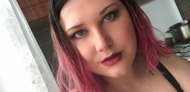 Model - Samantha Wist feet