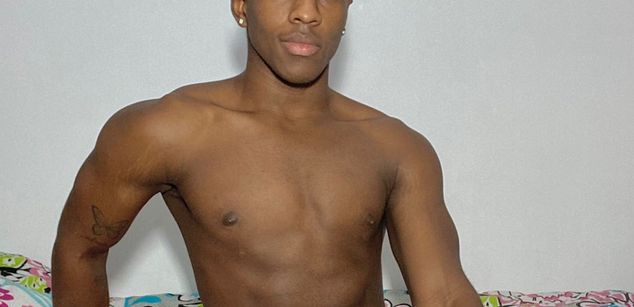 Model - Ashton Gray Ebony