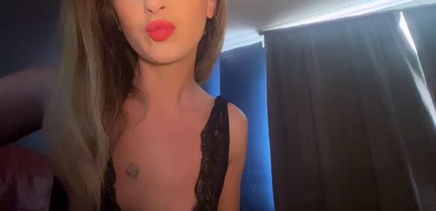 Model - Bella Amy joi