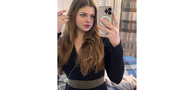 Model - Blestina elegant