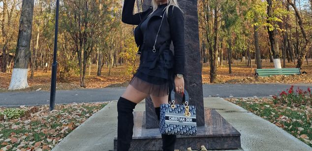 Model - Lexa Sawyer boots