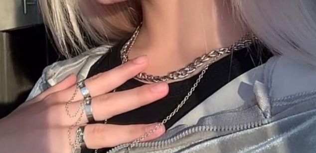 Model - Alissa blueeues