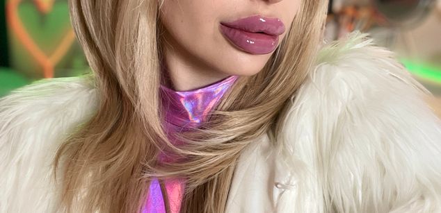 Model - Maxi Lipz findom