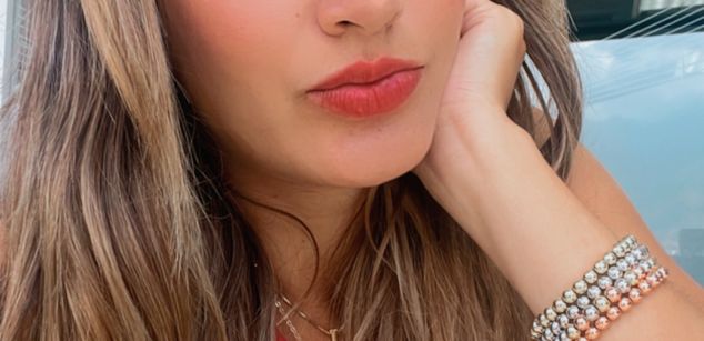 Model - Pamela Hugs Funny