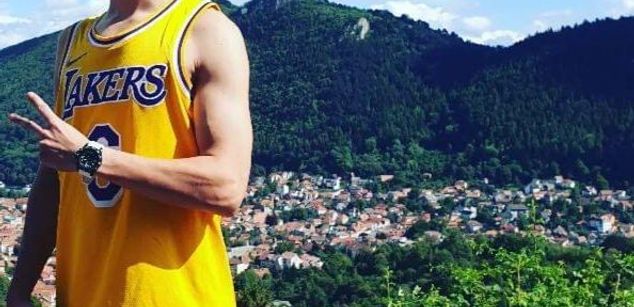 Model - CoupleFrancis kissing