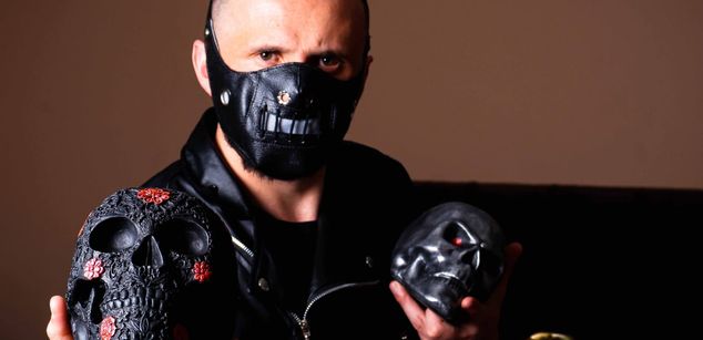 Model - Krizz rocca humiliation