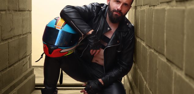 Model - Krizz rocca humiliation