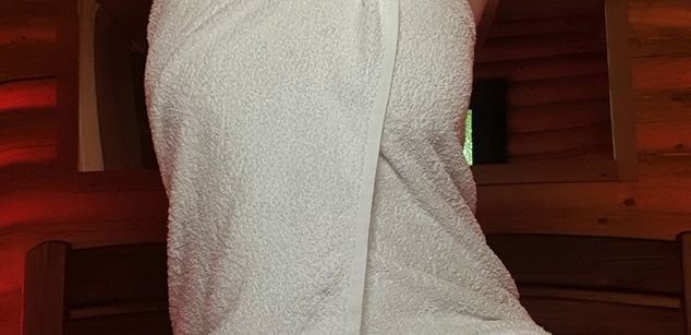 Model - AnnaLu strapon