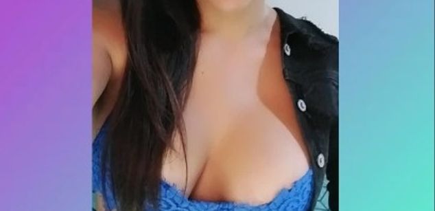 Model - Aarina Flowers feet