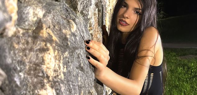 Model - LucyPurple squirt