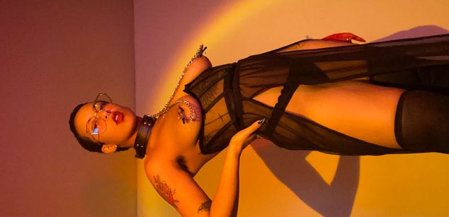 Model - Elizabeth corazon de leon cei