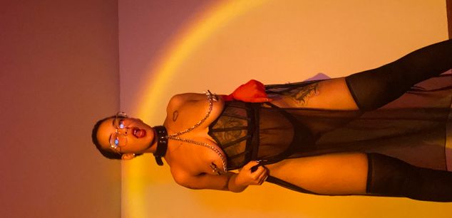 Model - Elizabeth corazon de leon cei