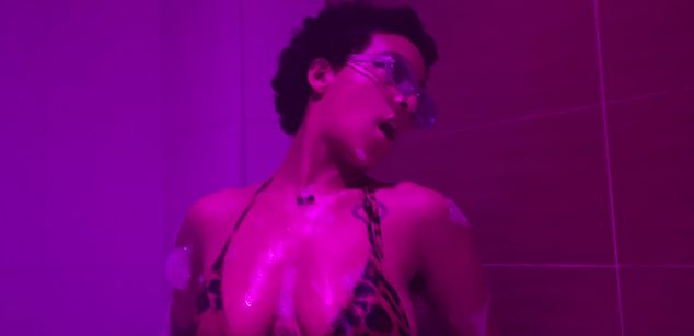 Model - Elizabeth corazon de leon cei