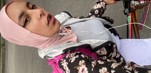 Model - Elizabeth corazon de leon cei