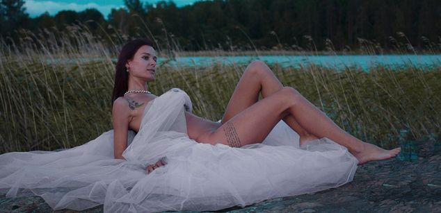 Model - Agata Bryant sexy