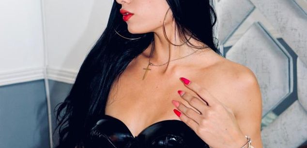 Model - jessimegandoll trabns