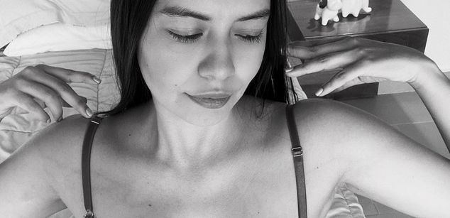 Model - Julianne sexy