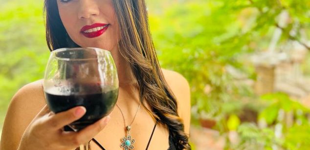 Model - Katechambers Hot