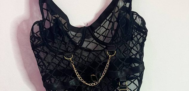 Model - Lola lingerie