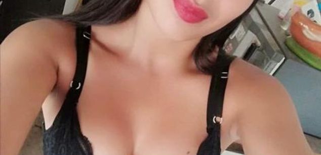 Model - LUNAKINKYHOT smoke