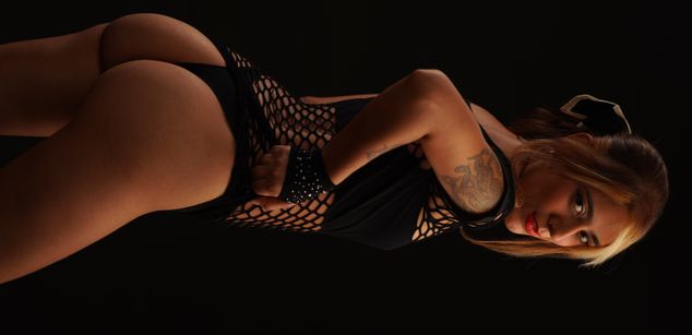 Model - mary990 closeup