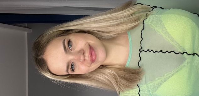 Model - AmberBlossom athletic