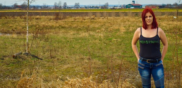 Model - Moist Devil solo