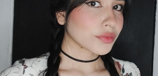 Model - Mia Saenz squirt