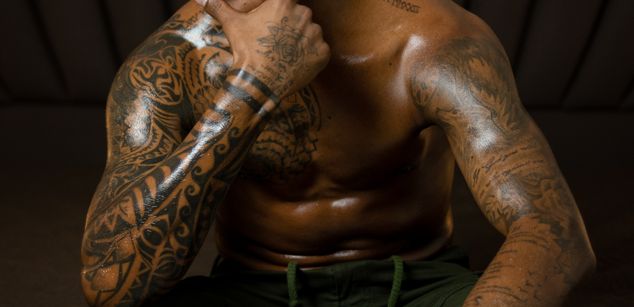 Model - Andres black