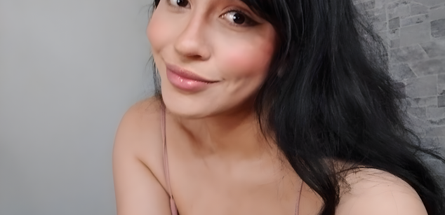 Model - Mia Saenz squirt